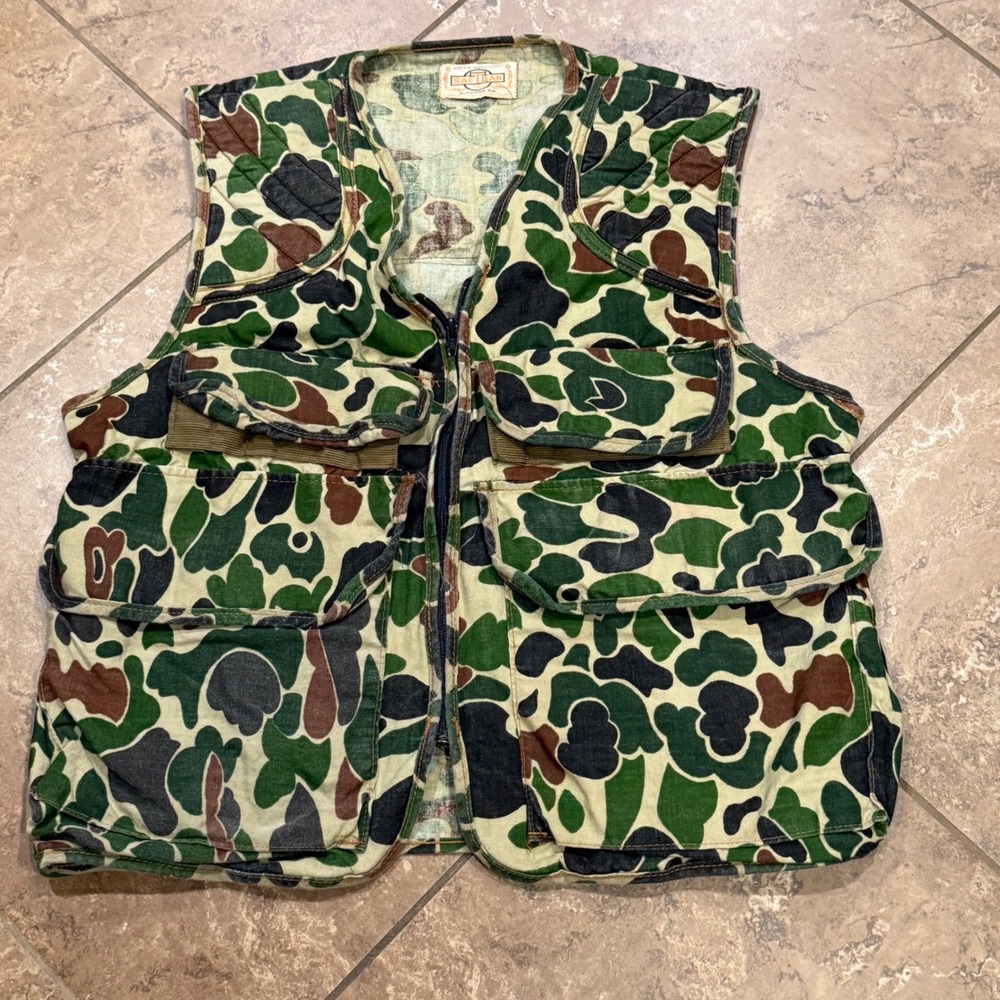 Vintage Saftbak Camo Hunting Vest Camouflage Zip Utility Medium Faded Distressed